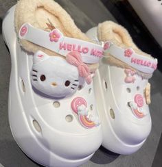 Hello Kitty Aesthetic Items, Hello Kitty Stuff Accessories, Hello Kitty Items Shops, Hello Kitty Quince, Hello Kitty Outfit Ideas, Sanrio Gifts, Hello Kitty Crocs, Sanrio Shoes