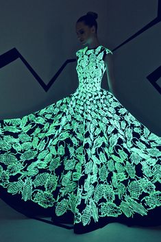 What to do if you're afraid of bugs? If you're Rami Kadi, you cover your couture in them and then make them glow like fireflies. [Photo: Courtesy] Unusual Wedding Dresses, Mode Shoes, Wedding Dresses Uk, Unusual Wedding, Looks Chic, Dresses Uk