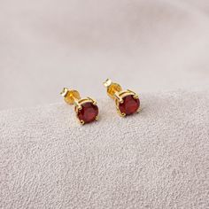 It is a stone that represents passion, true friendship, loyalty, success and consistency. The color of those born in January is the color of garnet. Our 14K solid gold and round cut garnet earring is suitable for daily use with its special design and is a stylish jewelery that you can use on your special days and gift it to your loved ones. A stylish jewel for you and your loved ones. Time to pamper yourself and your loved ones... 🤍🤍 Special gifts for your special moments. We produce our jewel Fine Jewelry Birthstone Earrings As Gift, Fine Jewelry Birthstone Earrings With Round Stone, Round Birthstone Earrings For Her, Birthstone Earrings As Gift For Her, Gemstone Earrings For Anniversary, Classic Earrings With Round Birthstone, Classic Gold Gemstones For Gift, Round Birthstone Earrings Gift For Her, Classic Birthstone Earrings With Round Stone