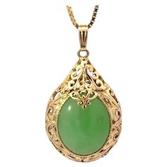 Oval Jade Cabochon Necklaces, Elegant Oval Cabochon Jade Jewelry, Antique Jade Pendant Necklace, Jade Cabochon Oval Pendant Necklace, Collectible Jade Pendant Jewelry, Green Pictures, Vintage Fans, Yellow Gold Pendants, Jade Green