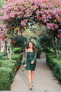 Click here to see these holiday NYE dresses looks on Maxie Elise Blog! You'll love this festive jumpsuit outfit Christmas. Super chic dress outfit dressy classy. I love all of these dresses for women classy formal. Check out the stylish new years eve dress New Years Eve Weddings