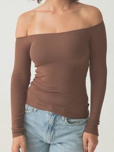 Stretch Elastane Off-shoulder Top, Stretch Long Sleeve Off-shoulder Top For Fall, Solid Off-shoulder Elastane Top, Stretch Off-shoulder Tops With Elastic Shoulders, Trendy Stretch Off-shoulder Long Sleeve Top, Trendy Stretch Off-shoulder Top With Long Sleeves, Versatile Solid Color Stretch Long Sleeve Top, Fitted Seamless Long Sleeve Top, Spring Seamless Stretch Long Sleeve Top