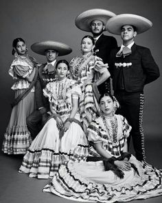 Hermosa Familia Charra Mexican Traditional Clothing, Folklorico Dresses, Heartbreak High, Brazil Culture, Mexican Folklore, Traditional Mexican Dress, Ballet Folklorico