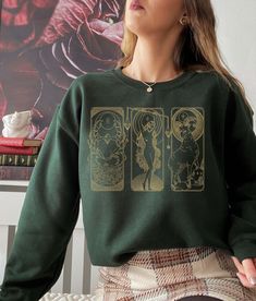 Custom big three astrology sign sweatshirt. A sweartshirt that will uniquely represent you by showing off your sun, moon and rising signs! Beautiful and subtle designs are great for casual wear. Perfect gift for astrology lovers, for birthdays and for that witchy friend you know and love. Don't know your signs? Use this free tool to discover them: https://bit.ly/3QWPOcM Note: you need to know the time of birth in order to find the rising sign ~ don't worry! WE CAN ALSO JUST DO SUN SIGN OR SUN & MOON SIGN PRINTS if there is no birth time available  *HOW TO ORDER*: 1. Choose your size and color (the design is in gold ink and white ink for indigo!) 2. Add Personalization (your sun, moon & rising) 3. Let us know if you'd like the graphic printed on the front or the back. 4. We will get straigh Big Three Astrology, Indie Sweatshirt, Sun Moon And Rising, Dark Academia Clothing, Strawberry Shirt, Trendy Mom, Big Three, Butterfly Top, Mom Sweatshirt