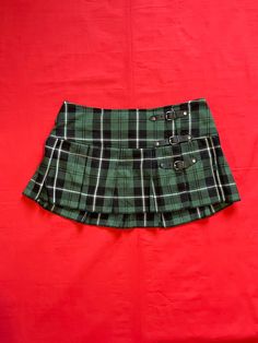 Green plaid skirt  - Size: Medium - Bucket details for decoration - Zipper closure on the back  In good condition Please review images for measurements and other details. All items come from a smoke and pet free environment. Green High Waist Y2k Skirt, Green Plaid Skirt Outfit, Frost Children, Blue Green Plaid Fitted Skirt, Green Plaid Skirt Outfit Grunge, Green Plaid Mini Skirt, Blue Green Plaid Skirt, Ropa Dark, Green Plaid Pleated Mini Skirt