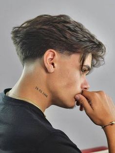 Taper Haircut Men, Taper Fade Long Hair, Taper Fade Short Hair, Mens Haircuts Short Hair, Middle Part Hairstyles, Tapered Hair, Taper Fade Haircut, Mens Hairstyles Thick Hair