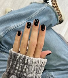 25 Dazzling Black Nail Designs to Try: Gothic Glam - 160grams Fall Nail Designs, Black Nails, Manicure, Nail Designs, Nails