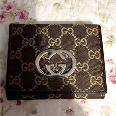 Gucci Wallet With Logo Print *Small Issue Area See Photo #6 Brown Logo, Bags Gucci, Browning Logo, Gucci Wallet, Trifold Wallet, Tri Fold, Gucci Bags, Logo Color, Logo Print