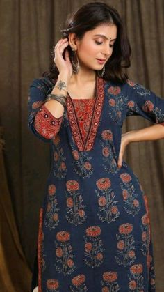 stylish kurti design, v neck design suit, daily wear stylish suit for girls 💕💕🍁 Printed Kurti Designs, Cotton Suit Designs, New Kurti Designs, Designer Kurti Patterns, Kurti Designs Latest