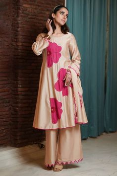 Beige anarkali with hot pink flower applique patchwork and bead embroidery. Paired with scallop bordered palazzo and scarf. - Aza Fashions Beige Anarkali, Simple Suits, Applique Patchwork, Flower Patchwork, Ethnic Dresses, Wallpaper Boho, Ladies Suits, Anarkali Dress Pattern, Applique Work