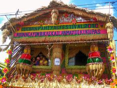 an elaborately decorated float with people in it's windows and decorations on the front