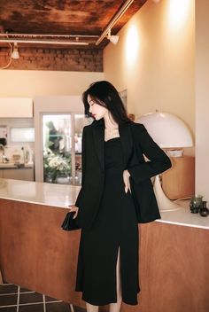 Dress Natal, Korean Fashion Classy, Stylish Office Wear, Business Dress Women, Elegant Outfit Classy, Office Chic, Business Chic, Stylish Office, Korean Fashion Dress