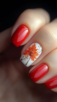 Fall Nail Designs Maple Leaf, Fall Nails With Leaves Acrylic, Fall Nails With Leaf Design, Fall Designs Nails, Fall Nail Designs Short Nails, Nails With Leaf Design, Leaf Nails Design, Nail Art Leaf