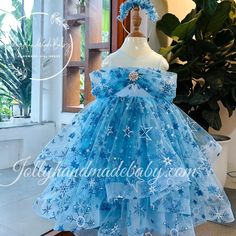 ♥ Introducing our enchanting blue dress adorned with delicate floral patterns, designed specifically for little girls who dream of embodying the elegance of their favorite princess, Elsa from Frozen. This exquisite dress features a captivating combination of blue, pink, and white hues, creating a magical appearance that is sure to delight any young girl. ♥ The sleeveless design is complemented by a unique style on the chest, while a large, eye-catching bow at the back adds a touch of charm and s Light Blue Tulle Dress With Floral Applique, Elegant Blue Birthday Dress, Blue Floral Applique Dress For Dress-up, Elegant Blue Dress For Birthday, Blue Princess Style Party Dress, Light Blue Tutu Dress For Summer Dress-up, Elegant Blue Holiday Princess Dress, Blue Tulle Dress With Floral Applique, Blue Fitted Tulle Princess Dress