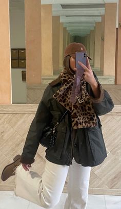 Barbour Outfit Street Styles, Winter Boho Style, Barbour Outfit, Caetanaba Outfits, Uni Outfits, Cold Outfits, Looks Street Style, Autumn Outfit, Outfit Inspo Fall