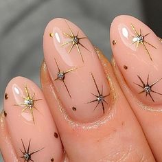 Pretty Nail Inspo Nail Inspo Celestial, Biab Nails Sparkle, Star Designs Nails, Celestial Star Nails, Good Star Nails, Winter Nails Stars, Wedding Nails Celestial, Nude Nails With Gold Stars, Twinkle Nail Design