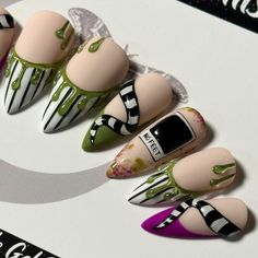 Welcome to LD Nails! 🖤 One set of 10 REUSABLE Press On Nails 🖤 🖤 Made to order in your shape & size 🖤 BG 3D: fully hand painted set with spooky French tips and tons of 3D elements! The w0rms, Drips & Sign are all 3D/Raised, created with Vo. Tino 3D Gelly. The N0 F33t photo is also 3D AND thermal! It “develops” with the heat from your finger! It will appear black when cold, and when it warms up it reveals the ghosts in the photo. There is A LOT of work that goes into this set, it is priced accordingly. ‼️‼️ This set is recommended for medium length nails and up. If you order in an X-Short or Short length, AND/OR if your set sizing is small (x-small/small) then alterations may need to be made to some details to allow them to fit, specifically the sign and photo nails. ‼️‼️ No topcoat pre Simple Drawings On Nails, Painting Press On Nails Diy, Simply Nailogical Nails, Dripping Nail Art, Stitched Nails, Nail Art Designs Coffin Shape, Nail Art For Spring, 3dnail Art, Fun Nail Patterns