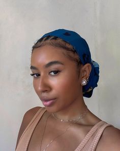 Scarf Braids 101: Perfect Styles for Newbies Black Women Scarf Hairstyles, Head Raps Styles, Veiling Styles, Braid With Scarf, Head Scarf Outfit, Turban Styles, Short Box Braids Hairstyles, Braided Scarf