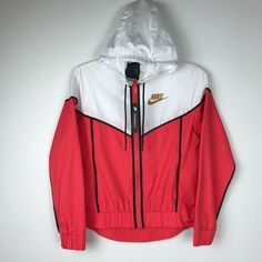 Athleisure Breathable Track Jacket For Streetwear, Functional Nylon Hooded Sports Jacket, Technical Hooded Activewear For Streetwear, Hooded Nylon Running Outerwear, Hooded Nylon Outerwear For Running, Nike Athleisure Track Jacket, Sporty Hooded Outerwear For Running, Functional White Hoodie With Adjustable Hood, Nike Athleisure Hoodie For Running