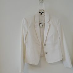 Size 4 Fitted White Outerwear For Spring, White Outerwear For Spring Workwear, White Tailored Casual Outerwear, White Spring Outerwear For Work, White Spring Blazer With Button Closure, White Casual Outerwear For Office, Casual White Outerwear For Office, Tailored White Blazer For Spring, Classic White Blazer For Spring