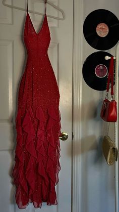 Self Made Prom Dress, Halter Strap Prom Dress, Red Senior Prom Dresses, Red Dresses Long Elegant, Red Sparkling Dress, Red Prom Dress Unique, Prom Dress Elegant Classy, Red Carpet Hoco Dresses, Red Halter Prom Dress