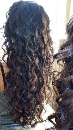 Curly Hair Photos, Haircuts For Wavy Hair, Hairdos For Curly Hair, Wavy Curly Hair, Curly Hair Inspiration, Curly Hair Care, Curly Hair Tips, Dream Hair, Long Curly Hair