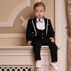 The Adam is the latest Itty Bitty Toes design for young boys. It features a luxurious black jacket fastens with white buttons and has a matching black pocket to match the double-layered bow tie. The black trousers have an elasticated waistband for uttermost comfort. This classic black and white suit is classic and timeless, perfect for any special occasion, and will never go out of style. It is made with as much attention to detail and luxurious fabrics as gentlemen's suits. ⦁ Suit jacket, vest, Wedding Outfits Ideas, Mens White Suit, Dog Fashion Clothes, Black And White Suit, Kids Dress Collection, Black And White Tuxedo, Tuxedo Mask, Bearer Outfit