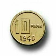 a gold coin with the number 10 on it's front and back side, in spanish