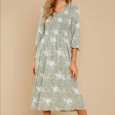 Nwt Size Small Sage Green Midi Dress By Aura/Red Dress Flowy Printed Midi Dress, Printed Flowy Midi Dress, Casual Flowy Boho Midi Dress, Casual Flowy Midi Boho Dress, Casual Flowy Midi Length Boho Dress, Casual Printed Boho Midi Dress, Fitted Boho Midi Dress With Floral Print, Casual Flowy Mid-length Floral Dress, Casual Mid-length Flowy Floral Dress