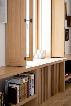 Contemporary Radiators, Koti Diy, Radiator Covers, Radiator Cover, Home Office Design, Book Shelf, 인테리어 디자인, Built Ins, Joinery