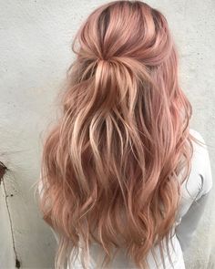 Gold Blonde Hair, Blond Rose, Light Pink Hair, Gold Hair Colors, Pink Blonde Hair, Hair Color Rose Gold, Luxy Hair, Hair Toner, Gold Blonde