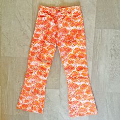 "▲ vintage 1970s funky floral print pants by Lilly Pulitzer » flared bell bottom style » snap button fly SIZE / MEASUREMENTS (taken flat and already doubled for you) no labeled size, see measurements below: waist 31\" hips 42\" rise 12\" inseam 32\" outseam 42\" Δ LABELS / TAGS Lilly Pulitzer Men's Stuff Palm Beach, Pulitzer Jeans Δ MATERIAL feels like a thick cotton or cotton blend Δ CONDITION excellent vintage condition, but has a very minor tiny light minor stain on front, one tiny tear on th Vintage Floral Print Pants For Fall, Vintage Cotton Pants With Floral Print, Hippie Wide Leg Spring Flares, Spring Hippie Wide Leg Flares, Hippie Wide Leg Flares For Spring, Retro Flares For Fall, Retro Fall Flares, Retro Wide Leg Bottoms With Floral Print, Retro Wide Leg Floral Bottoms