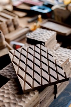 some kind of chocolate bar sitting on top of a table