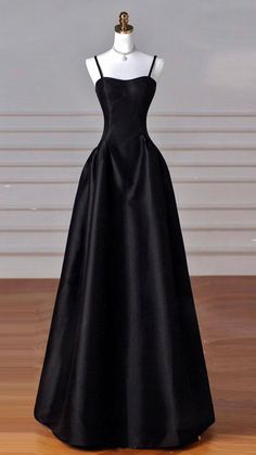 Classy Prom Dresses, Black Prom Dress, Formal Evening Dress, Prom Outfits, Grad Dresses, Black Evening Dresses, Prom Formal