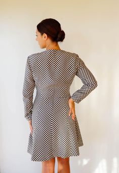 "💌 FREE SHIPPING in the US!! 💌 DESCRIPTION * vintage dress from 1980s, made in Japan * beige polka dot on grey background * with extra fabric wrap to tie in the front * long sleeves * back zipper closure * A line skirt * tag reads \"Fabb Dabb\" CONDITION * the dress is in good condition. Sold as is. * All pre-loved clothing might have small stains, discoloration or minor wears. I try my best to describe any imperfection as I can. Please ask any question you might have before making a purchase. Retro Polka Dot Dress For Work, Retro Polka Dot Workwear Dresses, Vintage Polka Dot Dress, Vintage Dress 80s, Japanese Dress, Cocktail Hat, 1980s Dresses, 80s Dress, 1950s Dress