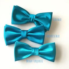 Pre-tied Bow Tie With Butterfly Knot As Gift, Pre-tied Butterfly Knot Bow Tie Gift, Blue Bow Tie With Ribbon As A Gift, Blue Bow Tie For Black Tie Events, Blue Bow Ties For Black Tie Occasions, Blue Standard Bow Tie For Black Tie Events, Blue Adjustable Bow Tie And Suit Accessories, Dapper Blue Satin Bow, Dapper Blue Bow With Ties