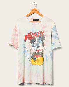 Mickey Mouse Sitting, Womens Vintage Tees, Food Clothes, Graphic Tee Design, Womens Tie, Vintage Tee, How To Dye Fabric, The Club, Mens Graphic Tee