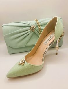 Stunning Hand Finished Mint Green Glitter Flower Feature Heel Shoes with Mint Green Soft Finish Co-ordinating Clutch Bag Set Beautiful Sparkling Glitter Mint Green Mix Shoes with Flower Feature Heel and Front with Co-ordinating Mint Green with Gold Clutch Bag Very Elegant Set Perfect Wedding Day Shoes and Matching Clutch Bag with Gold Chain  Shoes are Approx. 10cm High for Elegance Perfect for Comfort Size Approx. 27cm x 14cm x 7cm Sizes: UK 3-8 (EU 36-43) Gold Shoes Green Dress, Green Heels Outfit, Mint Green Heels, Mint Heels, Chain Shoes, Wedding Day Shoes, Pista Green Colour, Bridgerton Wedding, Earth Fairy