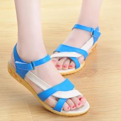 Casual Shoes Women Sneakers, Pretty Sandals, Fashion Shoes Flats, Fashion 2016, Closed Toe Sandals, Walking Sandals, Fashion Belts, Women Sneakers