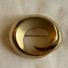 Vintage Golden Brooch. Marked In Pristine Condition. Unisex Modern Formal Jewelry Brooch, Gold Oval Brooch For Evening, Gold Modernist Brooch For Formal Occasions, Modernist Gold Brooch For Formal Occasions, Elegant Collectible Lapel Pin, Modernist Gold Brooches For Gifts, Modernist Gold Brooch Jewelry, Modernist Gold Brooch, Oval Brooches For Evening