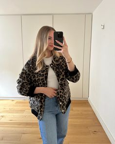 Size: S/M Leopard Print Cardigan Outfit, Autumn Fashion Outfits, Leopard Cardigan Outfit, Short Leopard Jacket, Lemon Cello, Chic Leopard Print Winter Outerwear