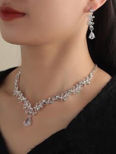 خواتم خطوبة, Minimalist Necklace Silver, Fancy Jewelry Necklace, Expensive Jewelry Luxury, Fancy Necklace, Prom Jewelry, Women's Jewelry Sets, Classy Jewelry, Fancy Jewellery