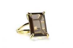 This Gold Brown Quartz Ring by Anemone Jewelry has sophistication written all over it. The brown hue of the stone makes it the perfect accessory for formal occasions. So glam up on a special night and have this smoky quartz gemstone in a double band prong setting as your glitz. ☛ 𝒜𝐵𝒞 - Add Engraving - https://etsy.me/2ZSRjhu ☛ Ring size - Select the size you would like from the drop down menu ♥ Gemstone Type - Smoky Quartz ♥ Gemstone Size - 13x18mm ♥ Gemstone Cut - Faceted Rectangle ♥ Metal T Rings Rectangle, Gem Rings, Rectangle Ring, Ring Rosegold, Smoky Quartz Ring, Fancy Gifts, Textured Ring, Gem Ring, Ring Stone