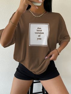 Look Legging, Tshirt Printing Design, Drop Shoulder Tee, Cute Shirt Designs, Shirt Design Inspiration, Oversized Graphic Tee, Print Tee, Fashion Lookbook, Women's Wardrobe