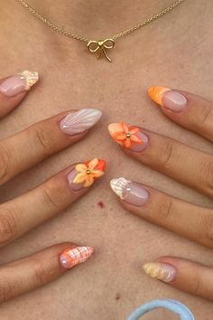 Orange Seashell Nails, Trendy Summer Nails 2024, Hawaii Nail Ideas, Orange Nails Aesthetic, Nails Ideas Orange, Nails Summer Aesthetic, Beach Inspired Nails, Warm Nails, Summer Orange Nails