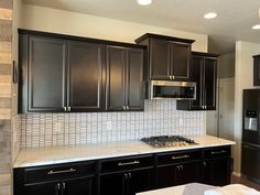 Black kitchen cabinets in a modern kitchen with mid-century modern tile backsplash White Kitchen Tile Backsplash, White Kitchen Tile, Timeless White Kitchen, White Tile Kitchen Backsplash, Mid Century Tile, Modern Kitchen Backsplash, Deco Tile, Unique Kitchen Backsplash, Ceramic Tile Backsplash