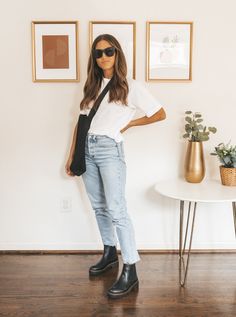 Casual Fall Concert Outfits, London Style 2023, Straight Legged Jeans Outfits, 80 Degree Weather Outfits Fall, 80 Degree Weather Outfits, How To Style Chelsea Boots