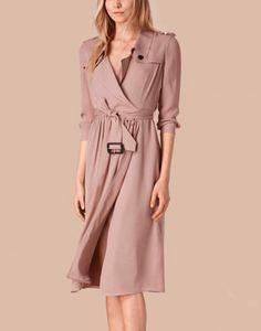 Tailored Dresses, Linda Evans, Trench Dress, British Outfits, Elegante Casual, Fashion Inspiration Design, Blouse Fabric, Dress Pattern, Dress Patterns