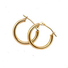 14k Gold Hoop Earrings 16mm - Vivien Frank Designs Light Weight Gold Earrings, Gold Earrings Hoops, Gold Small Hoop Earrings, Hoop Earrings Aesthetic, Jewelry Hoop Earrings, 14k Gold Hoop Earrings, Creole Earrings, Preppy Jewelry, Small Gold Hoops