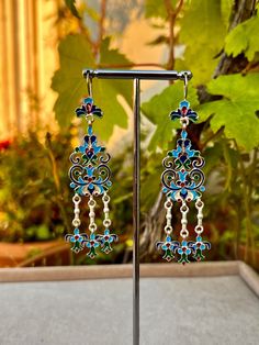 925 sterling silver dangling bohemian earrings. These dangling colorful earrings are completely handmade. Silver ethnic earrings have a unique design and are made very cleanly and precisely during the production phase. You can be sure that you will attract all the attention when you wear these cloisonne earrings. The total weight of these ethnic turkmen earrings is 9.6 grams PRODUCT İNFORMATİON : Material   : SİLVER Weight     : 9.6 Gr Length     : 8 CM Width       : 2 CM DELİVERY TİME : AMERİCA Cloisonne Earrings, Afghan Jewelry, Ethnic Earrings, Colorful Earrings, Earrings Unique, Bohemian Earrings, Earrings Vintage, Handmade Silver, Vintage Silver